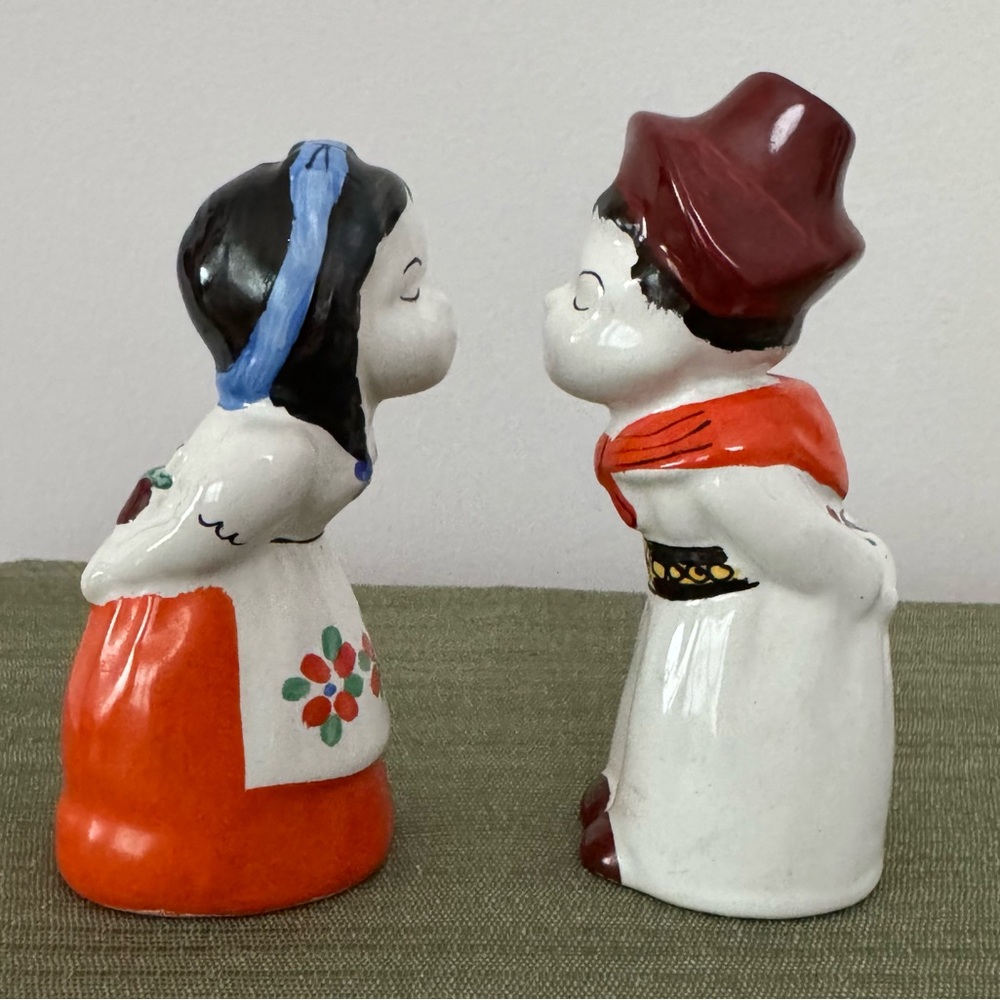 Kissing Couple Salt & Pepper Shakers